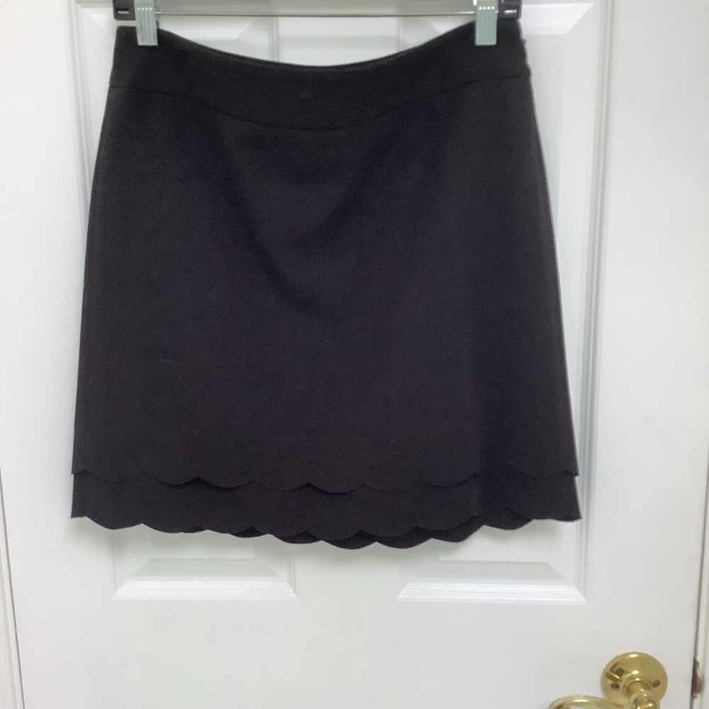 Scalloped bottom mini skirt